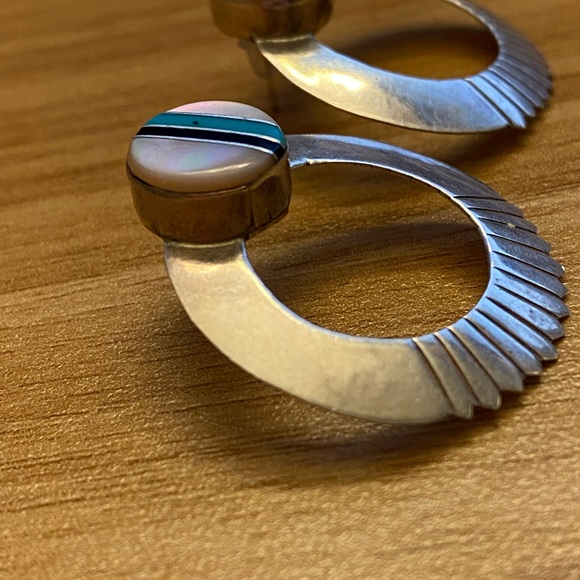 Vintage Zuni round sterling silver earrings, inlaid with turquoise, onyx and MOP - Picture 8 of 14